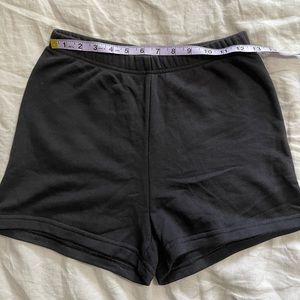 Aritzia TNA Airy Fleece 3” short